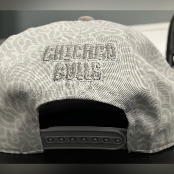 Lot of 5 Chicago Bulls SnapBack Caps Hats! Mitchell + Ness New Era Jordan Nike - Picture 2 of 16